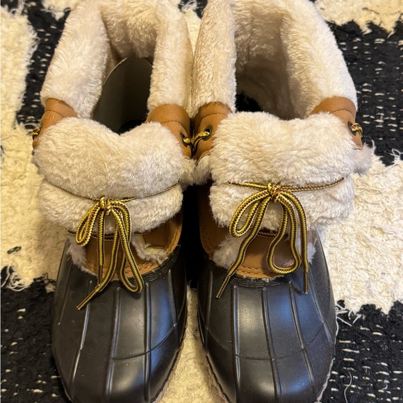 Shoes - Cozy Tan and Black Women's Winter Boots